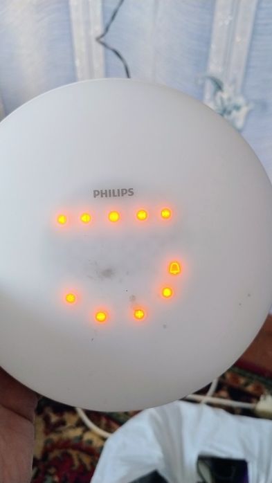 Настільний будильник з годинником Philips HF3505