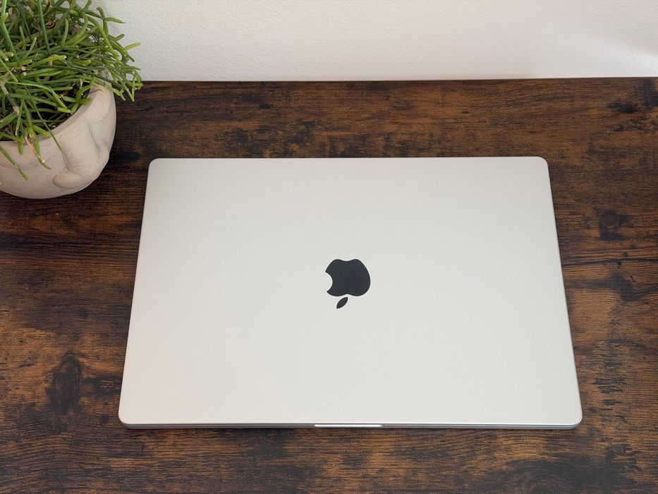 MacBook Pro 16” M3 Max  | 48 GB RAM |  1TB SSD |