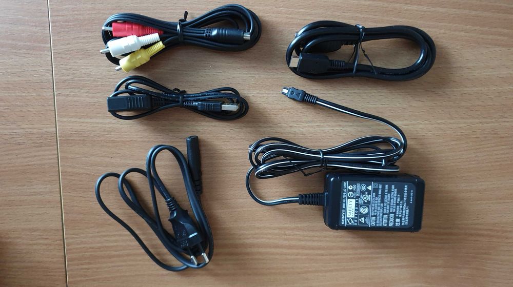 Відеокамера Sony HDR-CX250E White