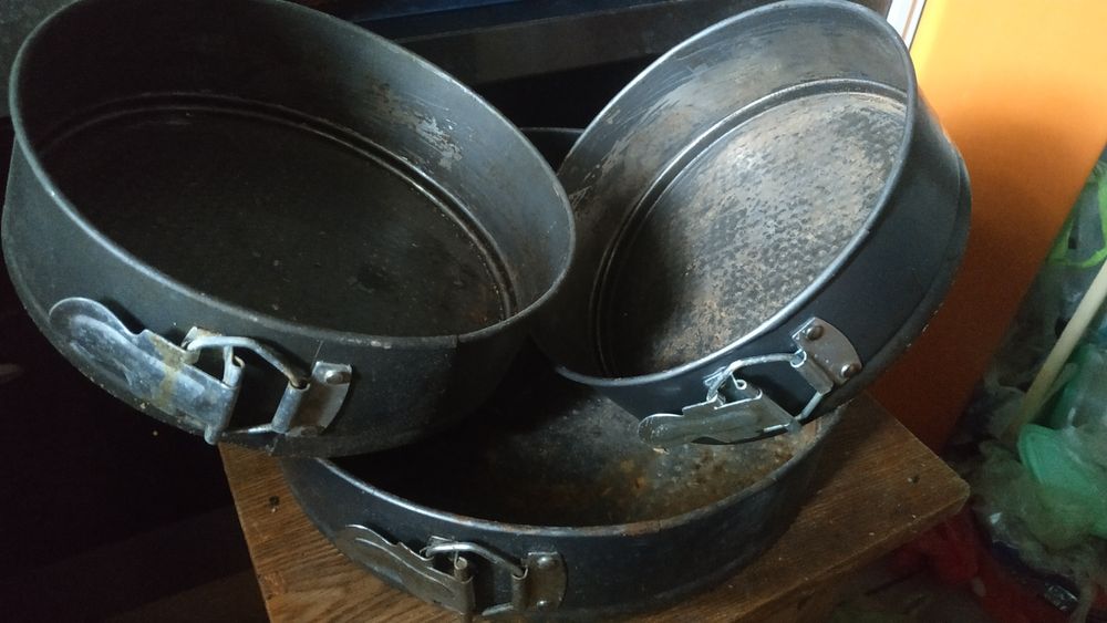 Сковородки и формочки разные