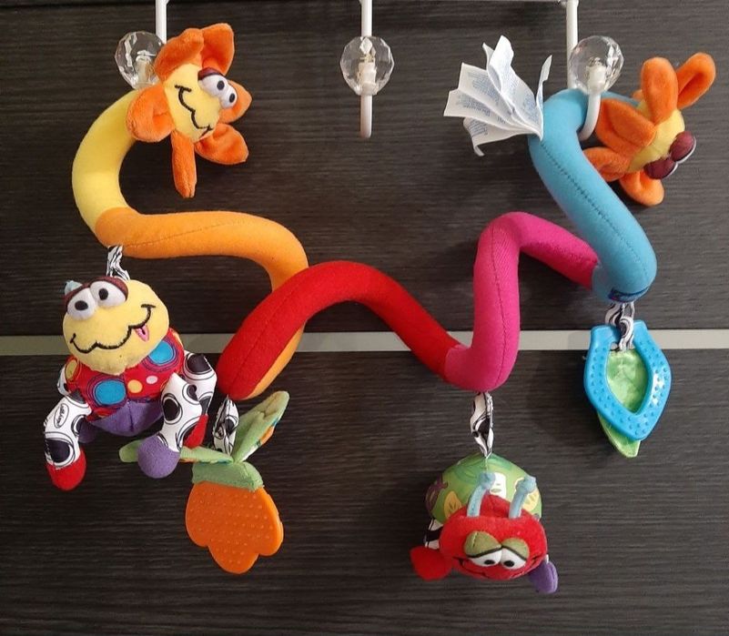 Підвіска пружинка з брязкальцями Playgro.