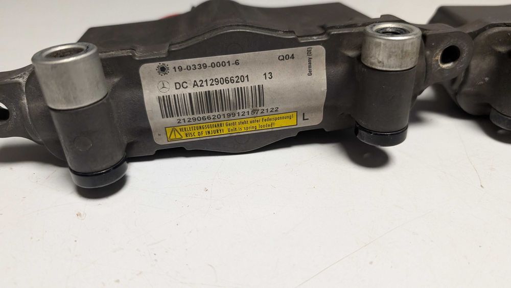 Atuadores de Capô Mercedes W212 Classe E Pirotécnicos Dobradiças