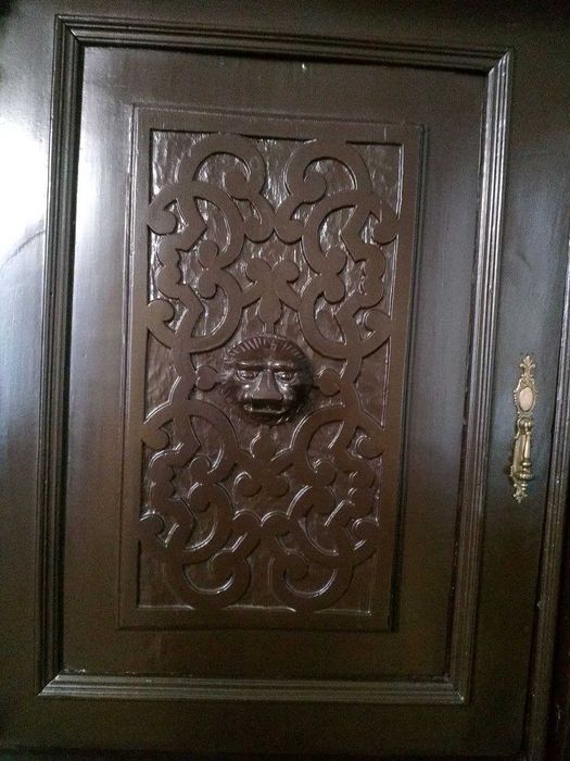 Антикварний буфет.