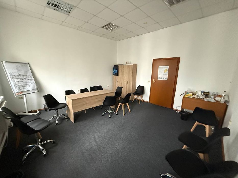 Приміщення 68м2. ГЕРОЇВ УПА 73 . Власник