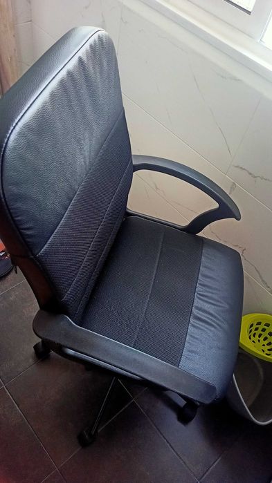 Cadeira preta trabalho escritório Usada Ikea giratória