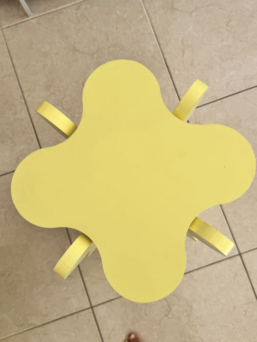 Mesa pequena da Sklum