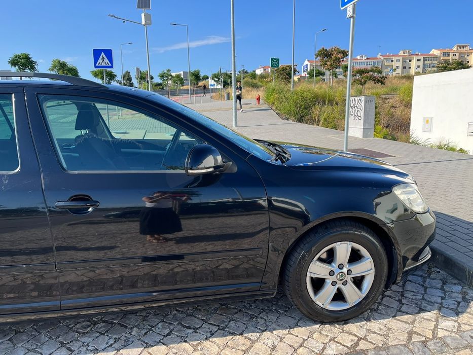 Carrinha Scooda preta
