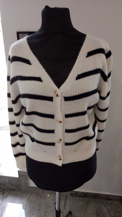 Sweterek biały w paseczki