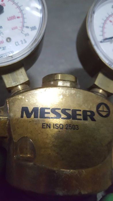 Conjunto de valvulas e manometros de pressao Messer