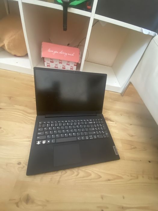 Laptop Lenovo i3-1215u