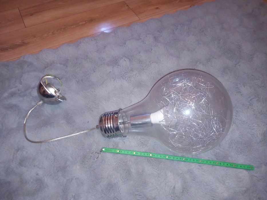 Żyrandol żarówka
