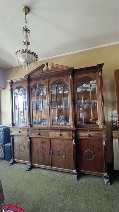 Louçeiro Antigo de Sala em Madeira Maciça com Vitrines