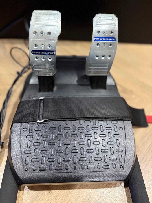 Zestaw Thrustmaster T300 – PS4, PS5 i PC