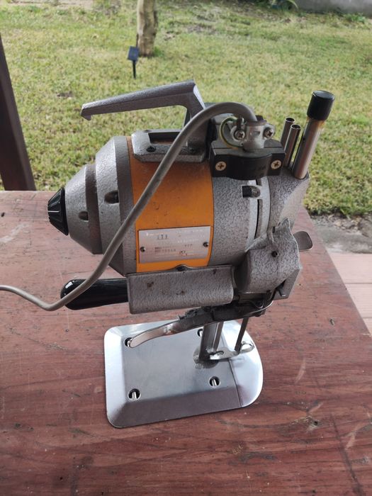 Tesoura vertical  KM KS-EU