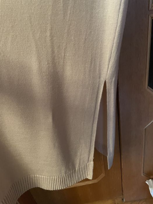 Сукня бежового кольору