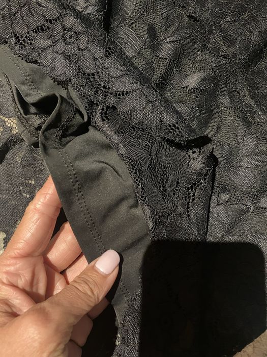 Mala czarna Guess r. M