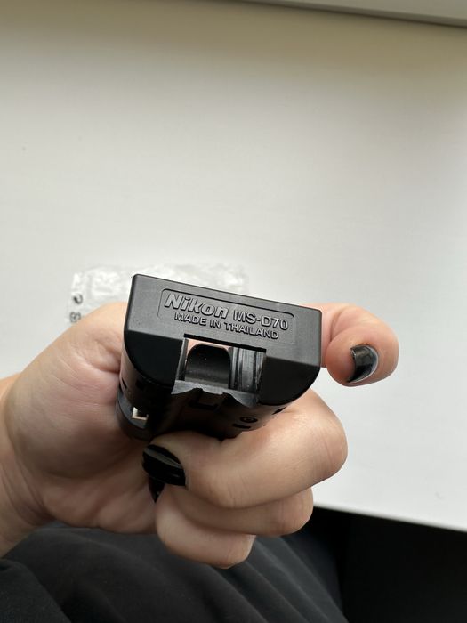 Коробка для батареек Nikon б/у