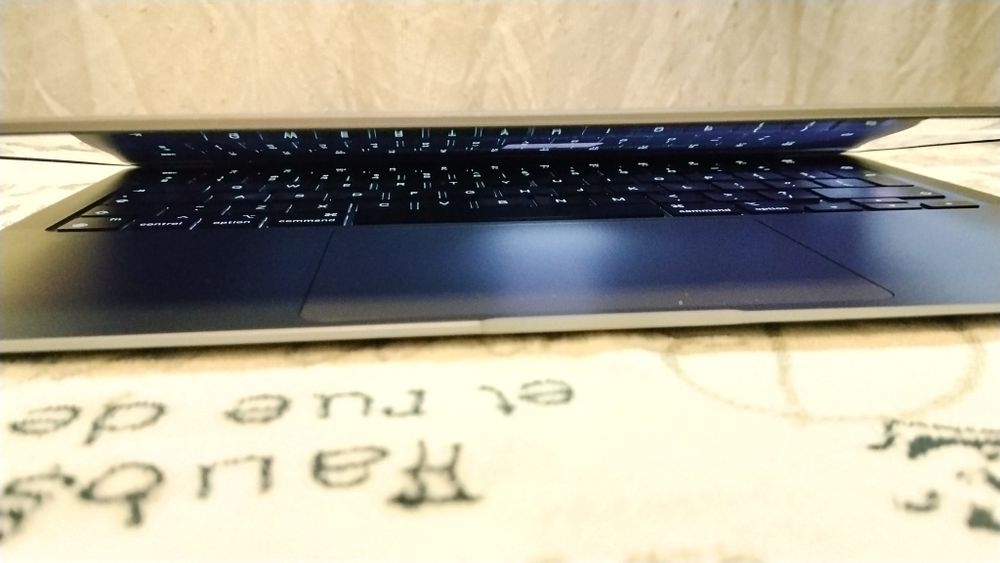 MacBook Air M1 8/256gb (с дефектом)