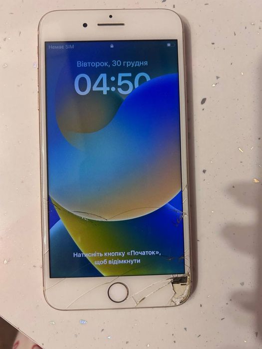 Продам iPhone 8+