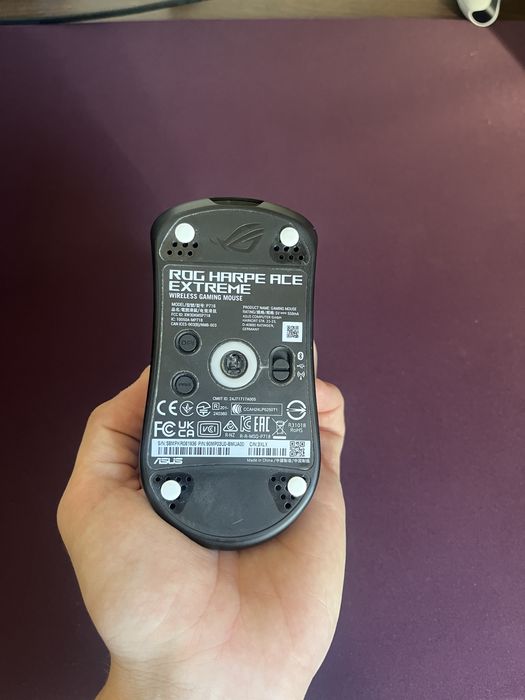 Asus rog harpe ace Extreme 47g carbono