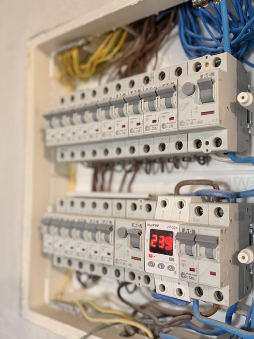 Продаж двокімнатної квартири в новому будинку з коморою