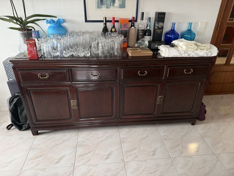 Aparador / Buffet em Madeira Maciça c/ 4 Portas e 4 Gavetas