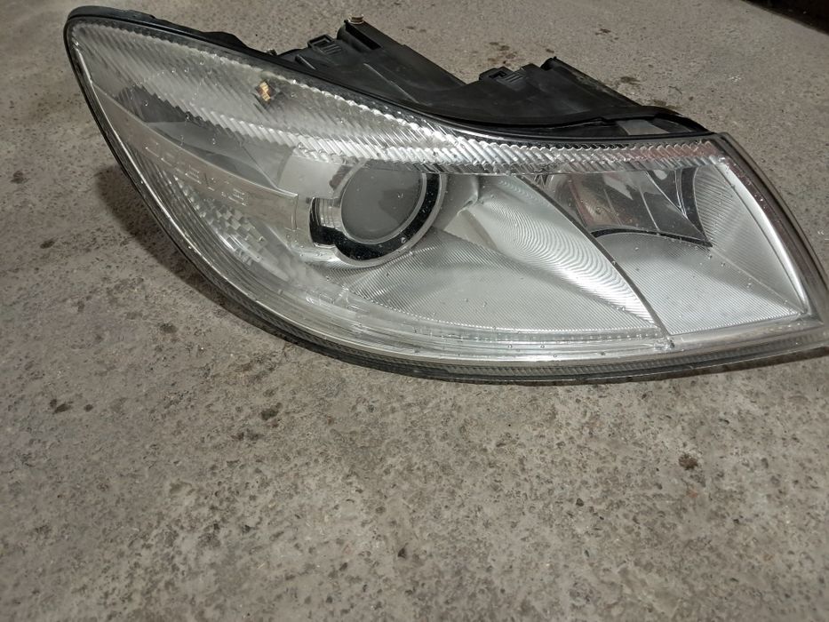 Prawa lampa przód  Skoda Octavia II FL Lift  palnik D1S z przetwornicą
