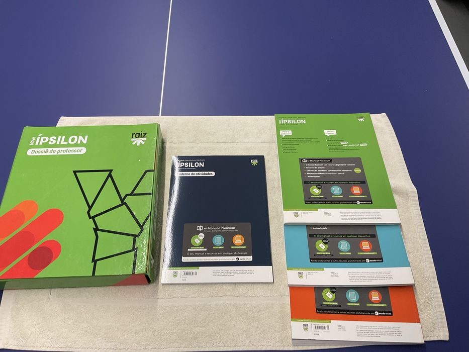 Manuais e dossiê de matematica A 10°ano