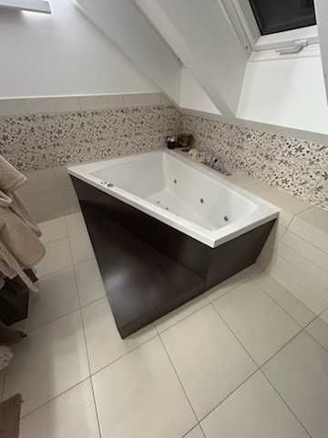 Wanna DURAVIT z hydromasażem i obudową ciemny brąz