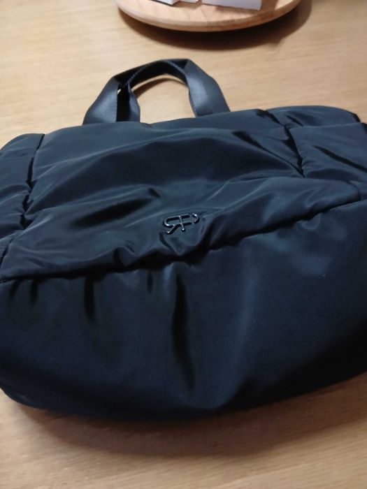Carteira grande, da Parfois, com bolsas do lado de fora