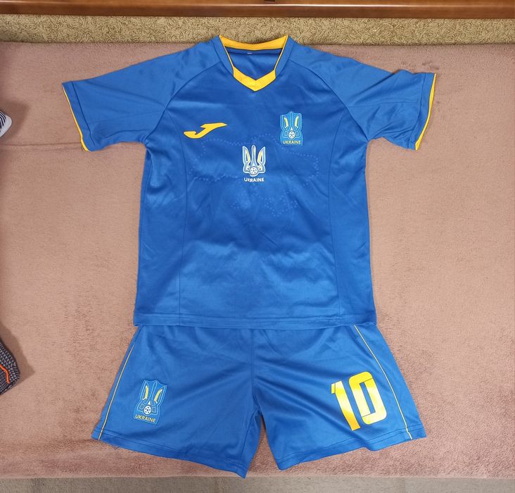 Футбольні форми дитячі