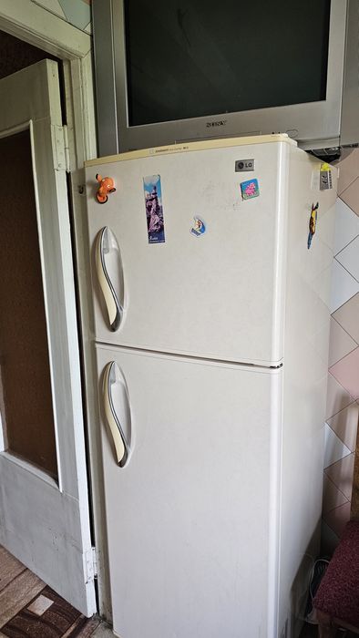 Продам у тихому місці 2-ох кімнатну квартиру мебльовану
