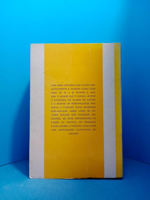 " A Terceira Vaga " - de Alvin Toffler  ano 1980