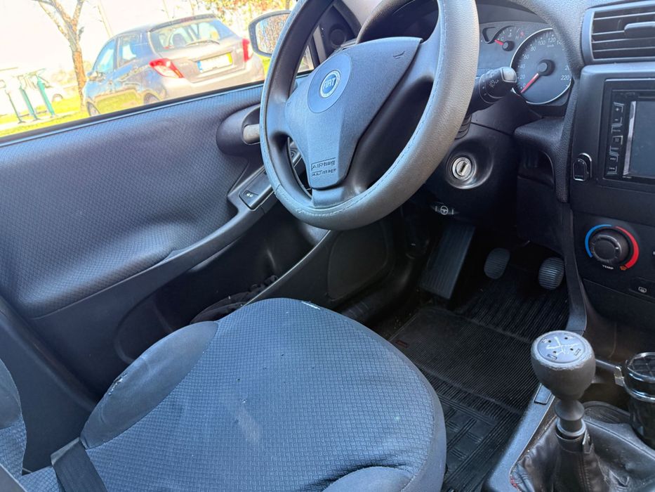 Fiat Stilo disponível para venda, muito bem cuidado