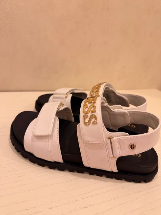 Жіночі босоніжки guess