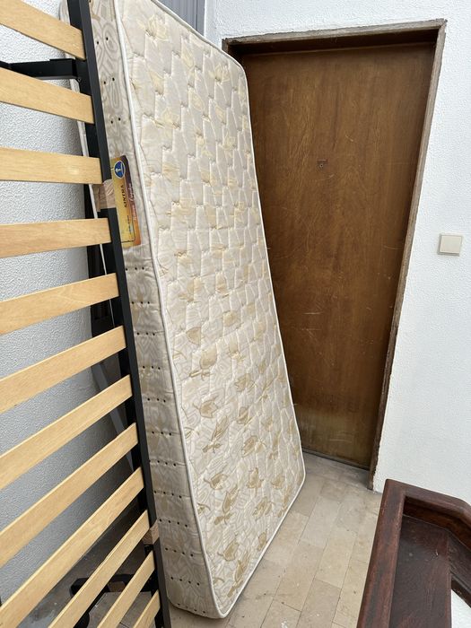 Vendo estrado e colchao como novo