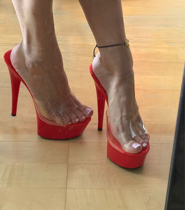 Buty Czerwone podkreślone