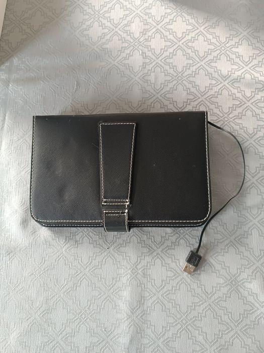 Etui na tablet 7" z klawiaturą i kablem usb