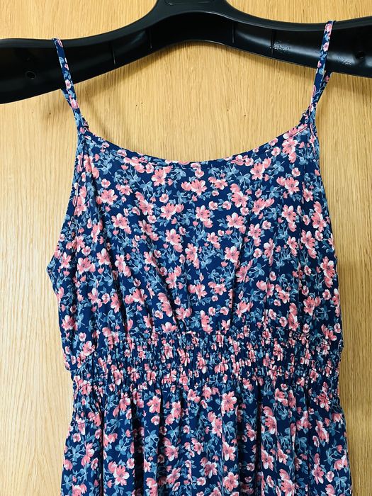 Letnia sukienka na ramiaczkach