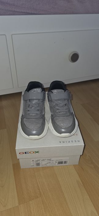 Продам кросівки  Geox 33 розмір в відмінному стані