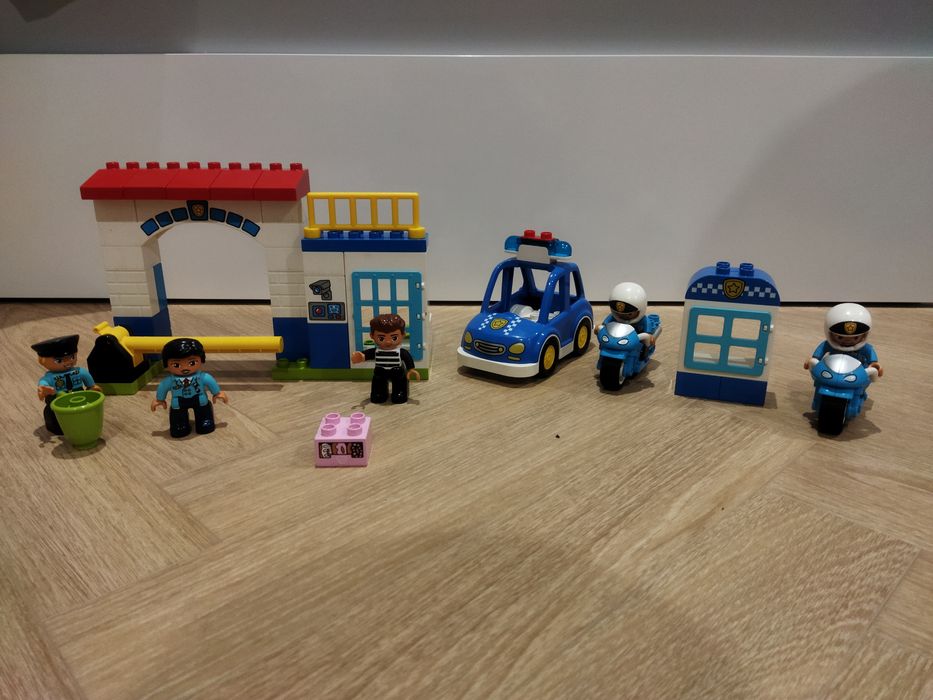Lego Duplo. Posterunek policji i motocykle policyjne