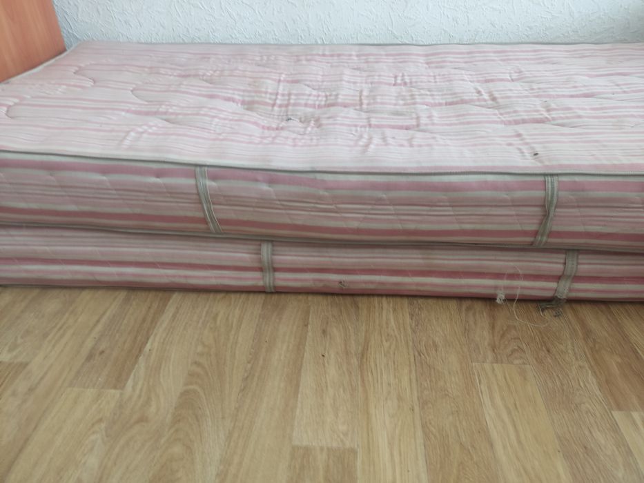 Дивани 160на 195см. Гарна тканина на ламелях каркас, ,матрас пружини