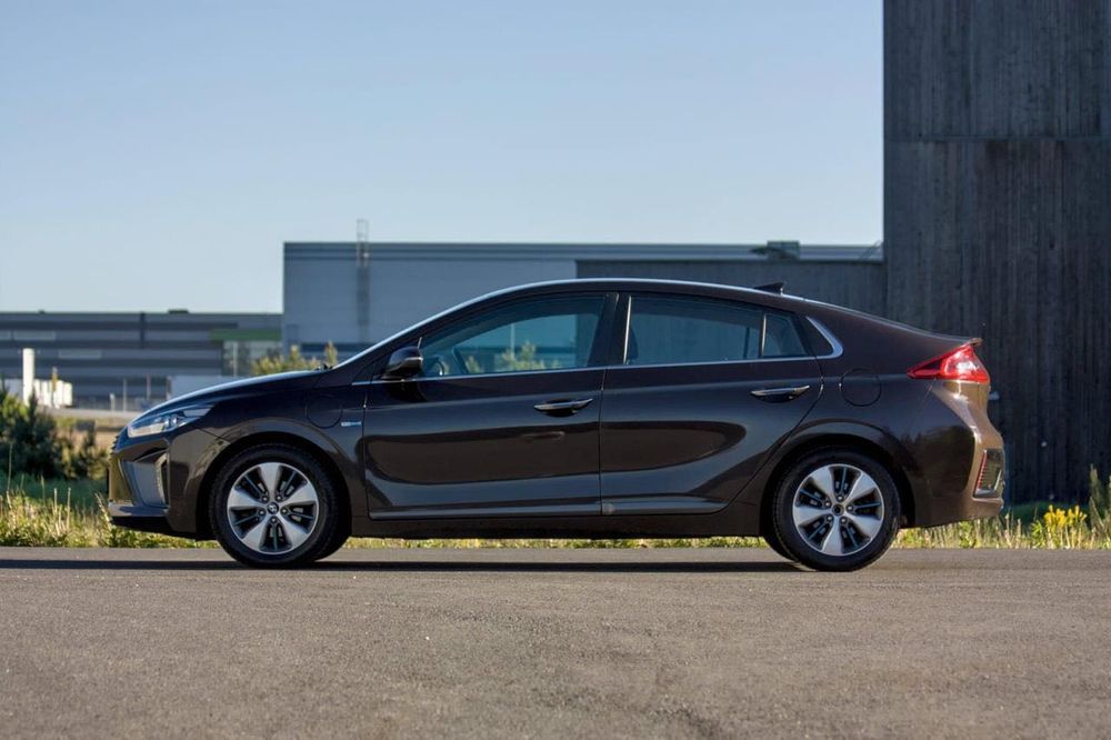 Гібридний Hyundai Ioniq 2017 року з Європи