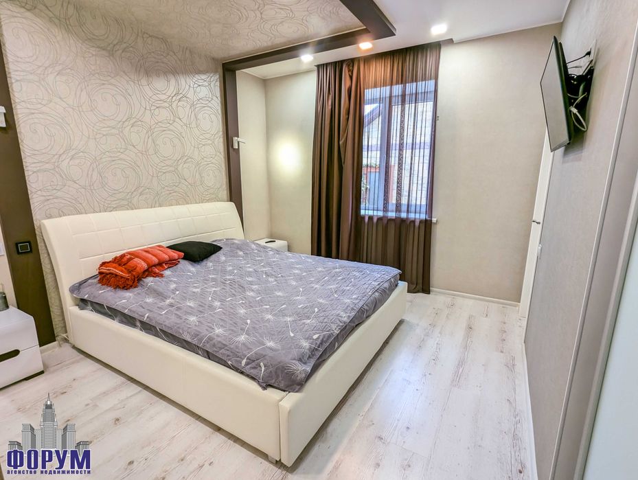 Современный дом в элитном поселке на Великом Лугу