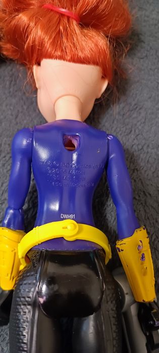 Кукла Mattel  Super Hero Girls Batgirl (Бэтгёрл) и диван  Coffin Bean от компании Mattel.Барби