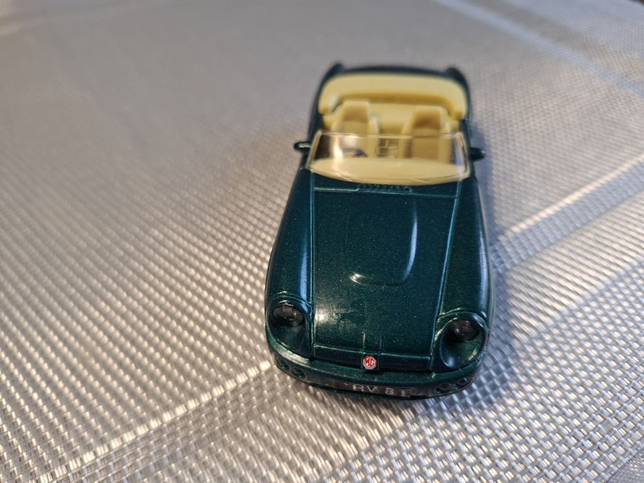Maisto mg rv8 model samochodu