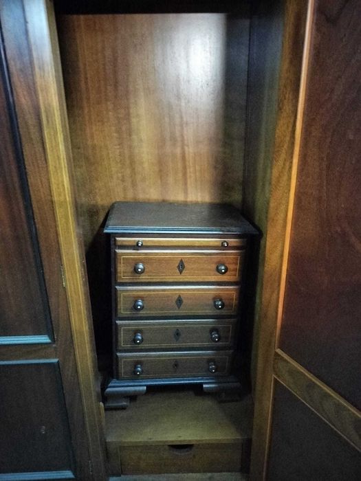 Móvel de Quarto Completo em Madeira - Novo