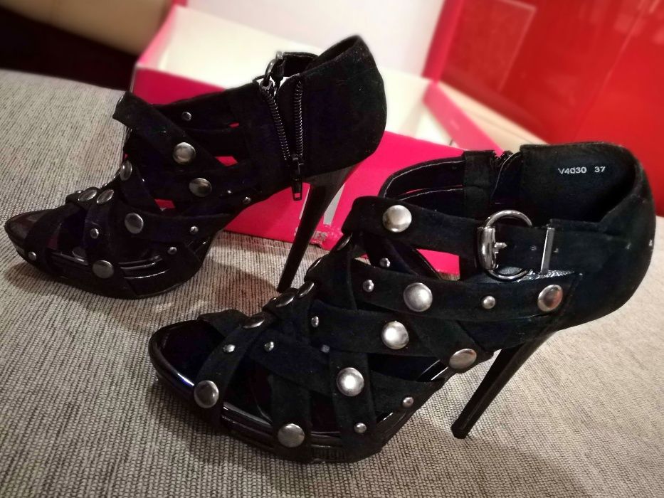 Sapatos salto alto