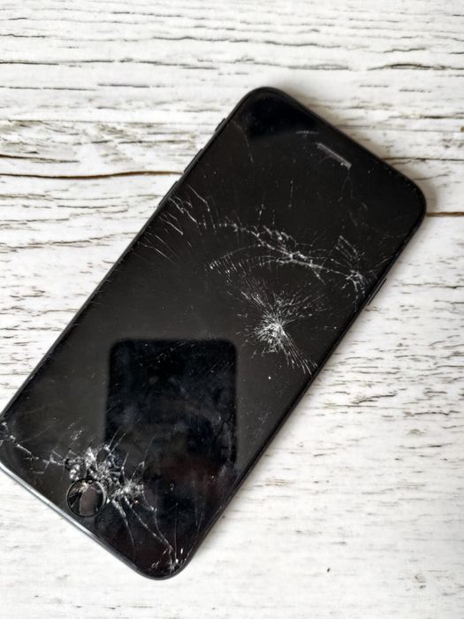 iPhone se 2020 під ремонт