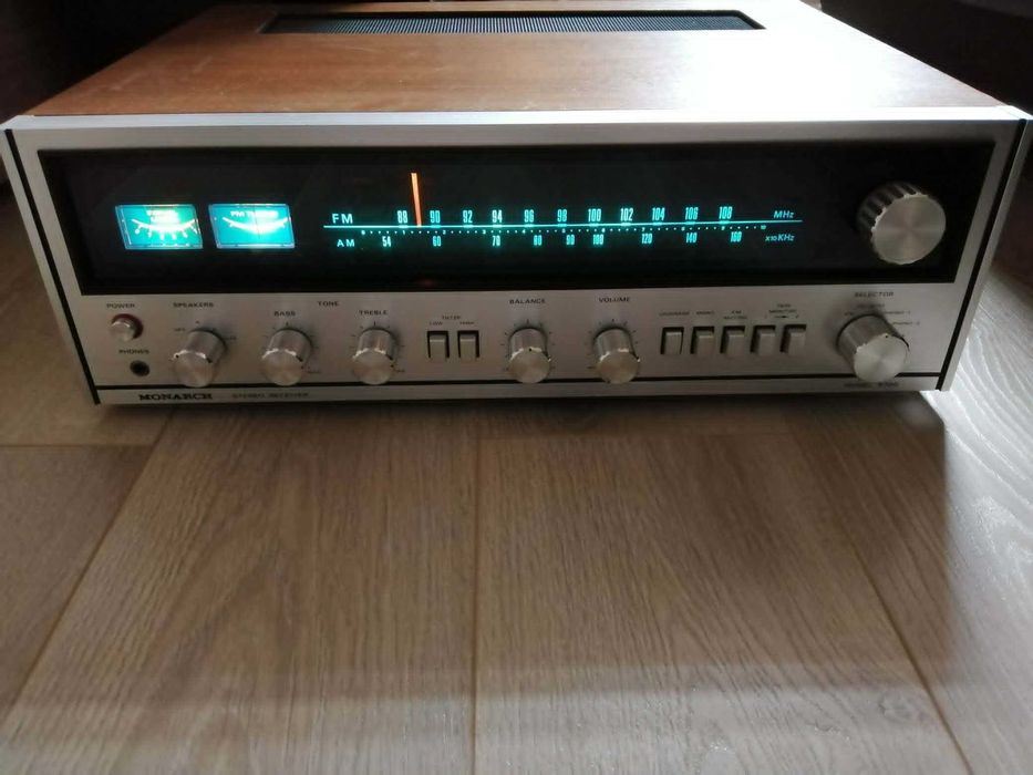 Amplituner MONARCH 5700
